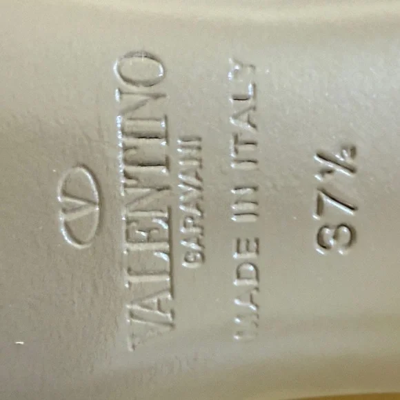 Valentino Women's Tan Patent Bow Heels - Picture 7 of 7